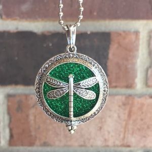 🌈 Scented Dragonfly Aroma Necklace Green And Silver NWOT